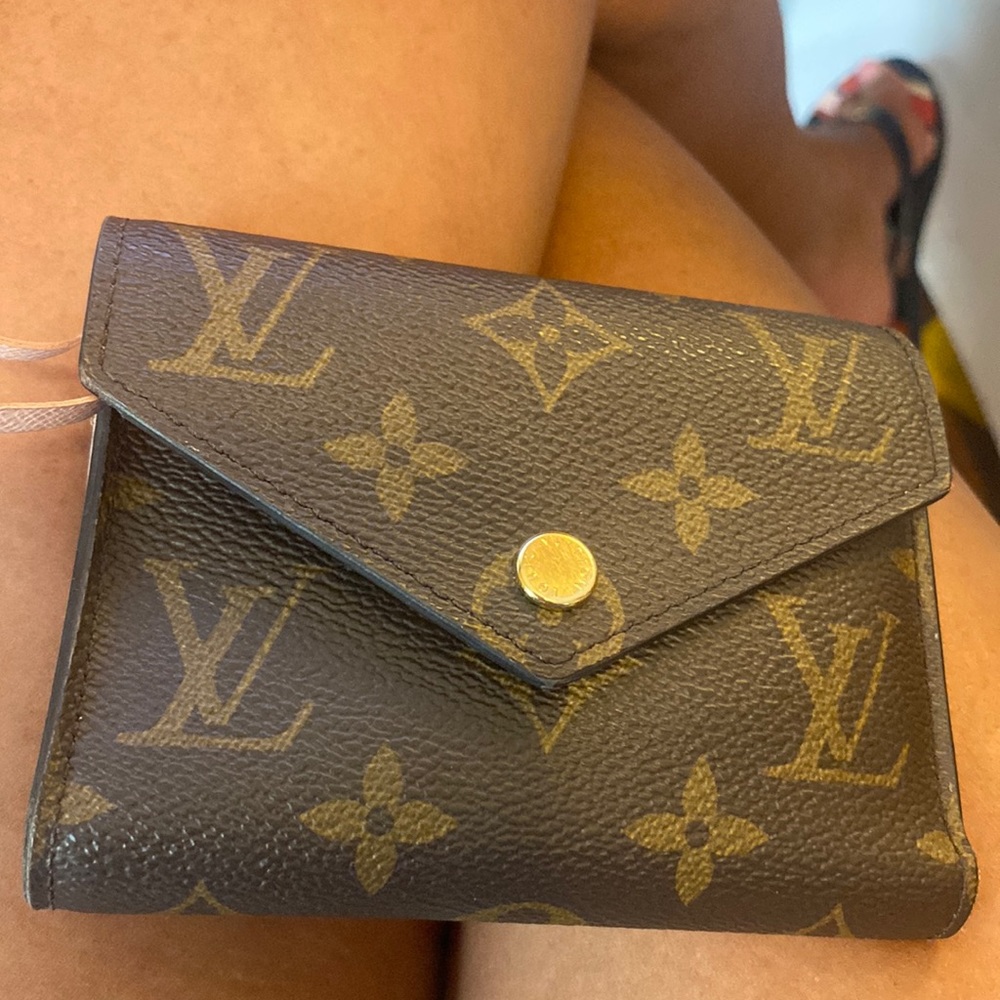 Louis Vuitton victorine wallet